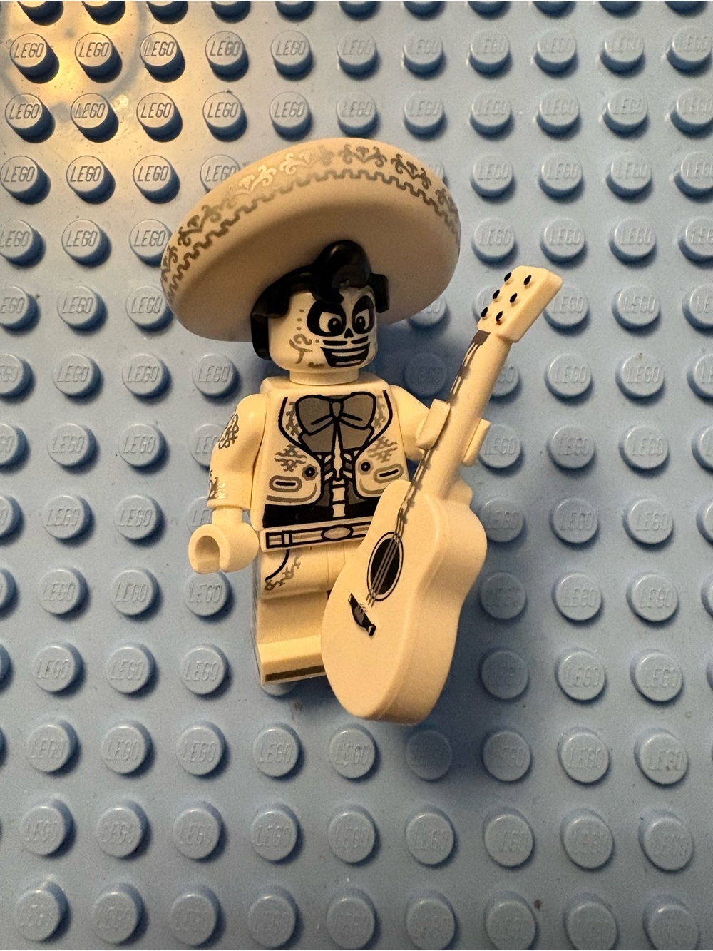 LEGO Disney Minifigure Ernesto De La Cruz from Coco